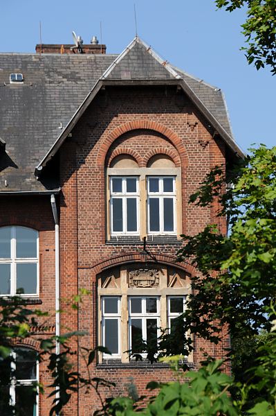 Bilder aus dem Stadtteil Wilhelmsburg  103_8862 Die Georgswerder Schule in der Rahmwerder Strasse wurde 1903 eingeweiht und hatte zeitweise bis zu 680 Kinder bei 13 Lehrkrften. 2009 wurde geplant, die Schule zu schliessen. www.bilder-hamburg.de