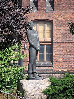 http://www.bildarchiv-hamburg.de/hamburg/denkmal/claus_stoertebeker/stoertebeker_1/011_14054_stoertebeker_denkmal_hamburg.jpg