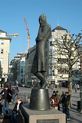 02_08037 - Heinrich Heine Denkmal 