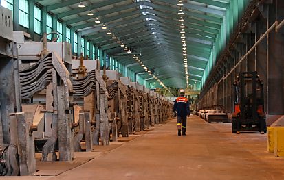 011_15605 - in Zukunft soll die Hamburger Aluminiumhtte mit 300 Beschftigten 133 000 Tonnen Primraluminium produzieren. 
