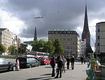 011_15171 - Blick auf die Baulcke am Ballindamm; im Hintergrund die Jacobikirche.