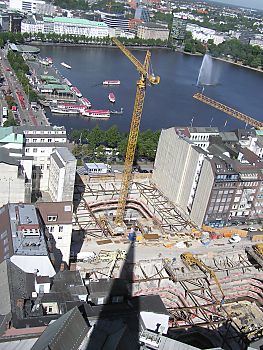 011_15178 - die Baustelle fr die Europapassage ist Vorbereitet; ein Kran ist aufgestellt. (09/2004)