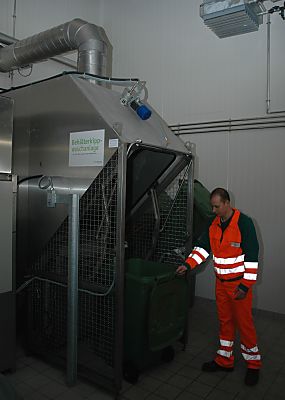 04_23208 "Behlterkippwaschanlage" mit der die Tonnen mit dem Bioabfall ausgeleert werden.