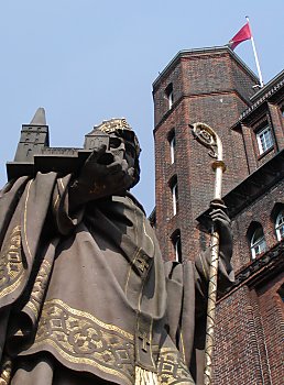 St. Ansgar,Trostbrcke - beflaggter Turm der Patriotischen Gesellschaft