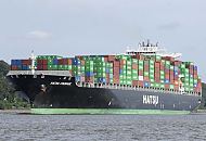 11_21429 Die Ladearbeiten am Frachter Hatsu Courage sind beendet, das Containerschiff luft aus dem Hamburger Hafen aus. Das Containerschiff Hatsu Courage ist 334,00 m lang und 42,80m breit, es fhrt 25 Knoten / kn - der Frachter lief 2005 vom Stapel. Bei einem Tiefgang von 14,50 m und einer gross tonnage von 90449 (nett tonnage von 55452) kann er 8073 Standartcontainern / TEU Ladung an Bord nehmen.  www.bildarchiv-hamburg.de