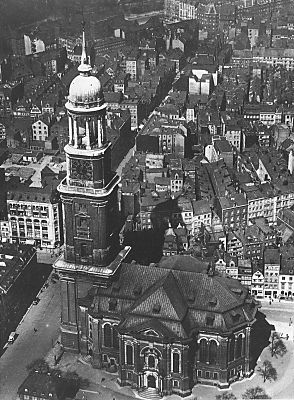 011_14572 - Luftaufnahme der Michaeliskirche  (ca. 1930)
