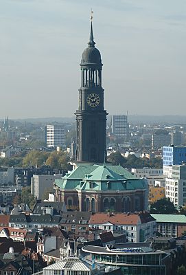 011_14574 - Kirchenschiff und Kirchturm vom Hamburger Michel.