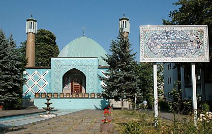 011_14894 - Tafel mit Mosaik und arabischen Schriftzeichen vor der Imama Ali Moschee in Harvestehude; Islamisches Zentrum Hamburg ( IZH ).