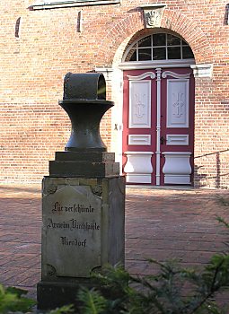 011_15965 - historische "Sammelbchse" mit der Aufschrift: Fr verschmte Arme im Kirchspiele Niendorf. 