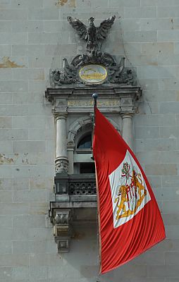 011_14072 Staatsflagge des Hamburger Senats. 