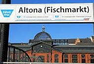 1723_3453 Schild Anleger Altona Fischmarkt - Fassade Fischauktionshalle. Die Fischauktionshalle in Hamburg- Altona wurde 1895�1896 in Altona am neugebauten Fischereihafen an der Elbe errichtet, um Versteigerung, Handel und Versand von dort angelandeten Fischen zu erm�glichen.