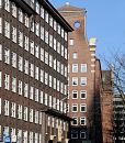 33_47978 Hamburger Backsteinarchitektur - Sprinkenhof am Johanniswall - im Hintergrund das Bartholomayhaus  www.hamburg-fotograf.com