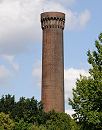1448_3616 Der 64 m hohe Wasserturm der Wasserwerke in Rothenburgsort wurde 1848 nach Plänen von Alexis de Chateauneuf errichtet. Von dem Turm wurde das Elbwasser, das über drei Absetzbecken aus der Elbe entnommen wurde, als Trinkwasser in die Haushalte geleitet. Durch Pumpen wurde das Wasser in ein Steigrohr, das sich im Turm befand, gedrückt und lief von dort in das Hamburger Leitungssystem.