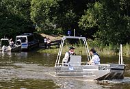 1457_3708 Die Wasserschutzpolizei Hamburg lässt Aluminium-Boote an der Slipanlage beim Hamburger Elbpark Entenwerder zu Wasser. An dieser öffentlichen Anlage können auch Sportbootführer ihr Boot vom Trailer in die Norderelbe slippen.