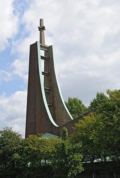 Fotos aus Hamburg Rothenburgsort - Kirche St. Erich. 1480_3685 Die St. Erich Kirche in Hamburg Rothenburgsort wurde 1963 fertig gestellt - sie ist der Nachfolgebau der im Krieg zerstrten St. Josefskirche am Bullenhusener Damm. Der Architekt der modernen Kirchenbaus ist Reinhard Hofbauer.