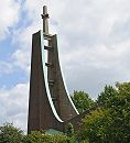 1480_3685 Die St. Erich Kirche in Hamburg Rothenburgsort wurde 1963 fertig gestellt - sie ist der Nachfolgebau der im Krieg zerstörten St. Josefskirche am Bullenhusener Damm. Der Architekt der modernen Kirchenbaus ist Reinhard Hofbauer.