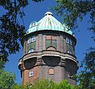 88_9386 Kuppel des Wilhelmsburger Wasserturms, der am Ufer des Veringkanals steht; er wurde 1911 errichtet und 1958 als Wasseranlage stillgelegt - wird der 46m hohe Backsteinturm als Wohnraum genutzt. ©www.fotos-hamburg.de