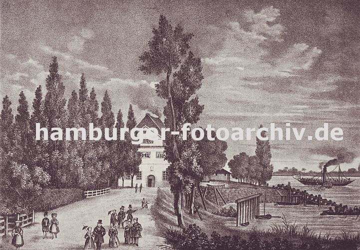 altes Bild aus den Vierlanden,  Kirchwerder Zollenspieker Fhrhaus, Raddampfer11_21617 historisches Motiv vom Zollenspieker Fhrhaus ca. 1850; Vierlnder und Hamburger Brger flanieren am Elbufer - im Hintergrund das Fhrhaus. Ein Raddampfer fhrt auf der Elbe, Qualm steigt aus seinem Schornstein. Im Vordergrund rechts ein Kahn, der Pferde geladen hat. Der Transport von Vieh war lange Zeit die Haupt - Einnahmequelle der Fhre am Zollenspieker bis neue Verkehrswege entstanden und z. B. die Hamburger Elbbrcken 1887 gebaut wurden. www.hamburger-fotoarchiv.de