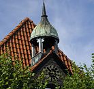 11_21640  Glocken-Dachreiter mit Turm und Uhr, nach dem das Haus seinen Namen "Glockenhaus" bekommen hat. Das zweistckige Fachwerkhaus wurde ursprnglich als Bauernhaus um 1600 errichtet und um 1780 zum Landhaus eines Hamburger Brgers umgebaut. www.hamburg-bilder.org