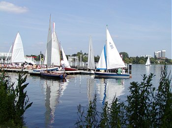 Bilder Hamburg Sehensw�rdigkeiten Alster Segelboote 2002_2398_090
