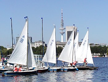 Bilder Hamburg Sehensw�rdigkeiten Alster Segelboote Fernsehturm 2002_2398_091
