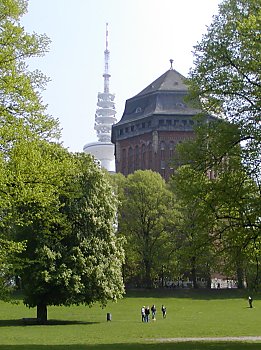 Fotos Hamburg Sehensw�rdigkeiten Schanzenpark Wasserturm  2002_90561_09995