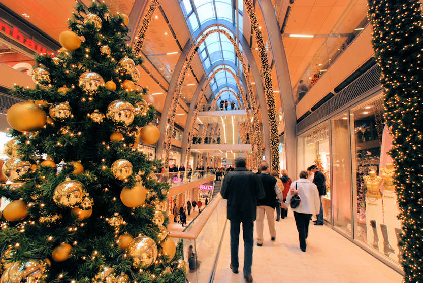 40334961 Weihnachtsbaum Mit Weihnachtsschmuck Goldene