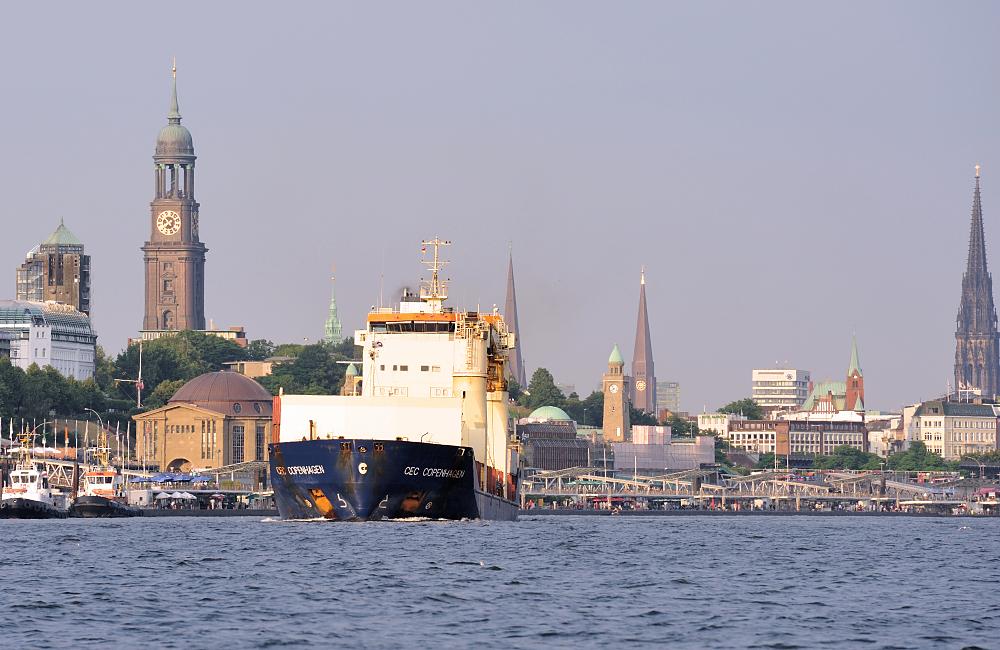 5669 Hamburg Panorama Kirchtuerme Feeder Ced Copenhagen Bilder Von Schiffen Im Hafen Hamburg Und Auf Der Elbe Bild 15 Bildarchiv Hamburg Christoph U Bellin