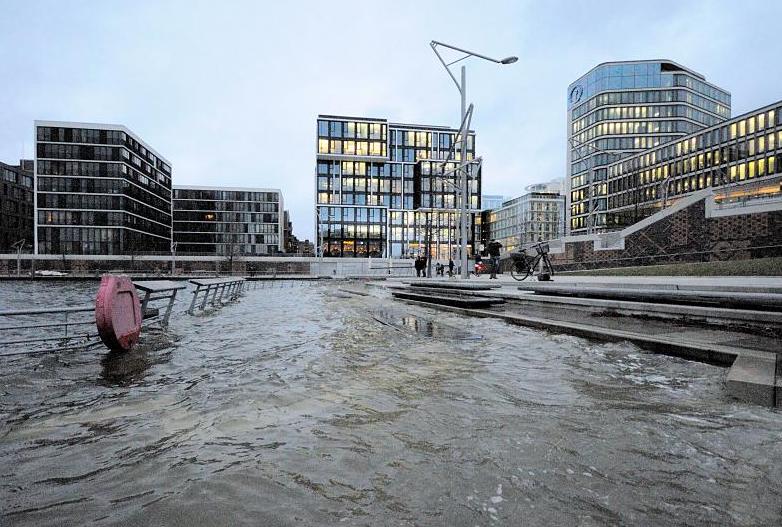 10134 0955 Hochwasser An Den Marco Polo Terrassen Burogebaude