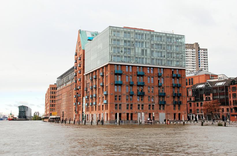2344 1483 Speichergebaude Bei Hochwasser In Hamburg Altona