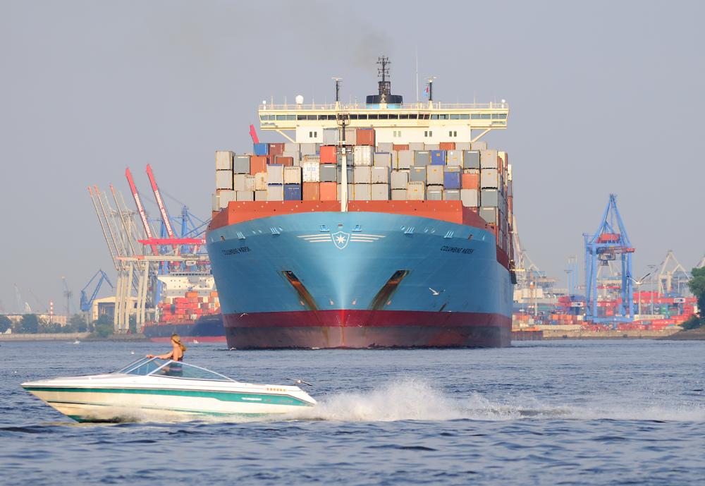 10410_9666_frachter-columbine-maersk_con