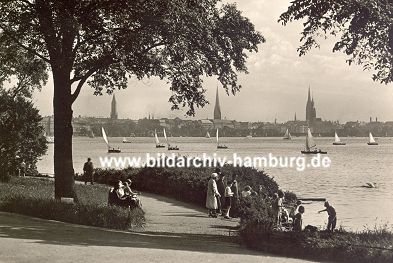 011_15806 - historische Ansicht der Hamburger Aussenalster ca. 1938; der Kirchturm der St. Jacobikirche lks. zeit noch seine Vorkriegsarchitektur. 