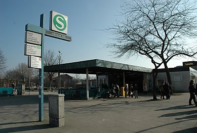 011_14854 Eingangsgebude S-Bahn Berliner Tor.