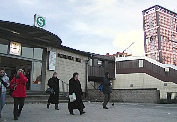 011_14844 Eingang S-Bahn Berliner Tor (2002)