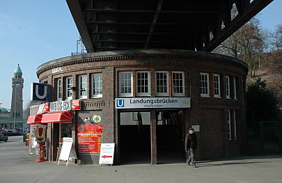 Station Landungsbrcken, Hafentor