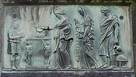 Dekor-Relief am J. G. Bsch - Denkmal