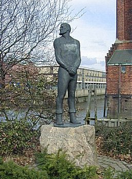 011_14053 - Denkmal Klaus Strtebeker in der Speicherstadt auf dem Grasbrook (Abb. 2001)