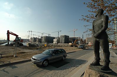 011_15333 - Strtebeker blickt jetzt in die Richtung der entstehenden Hafencity. 