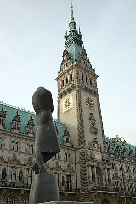 02_08024 - Heinrich Heine Denkmal auf dem Hamburger Rathausplatz. 