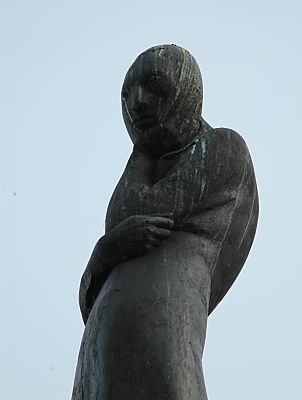 02_08028 - Heinrich Heine Skulptur, Detail