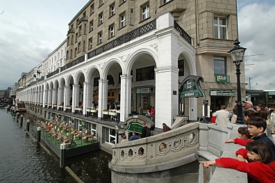 011_14730 Restaurant auf einem Schwimm-Ponton; re. der Jungfernstieg.