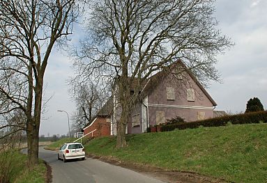 04_23188 Wohnhaus und Scheune am Elbdeich in Rosengarten.