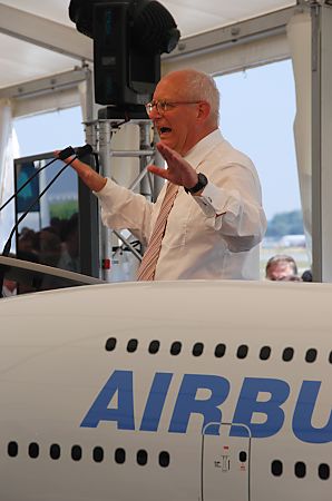 011_15887 der Vertreter des Hamburger Senats, Prses der Behrde fr Wirtschaft und Arbeit Senator Gunnar Uldall. 