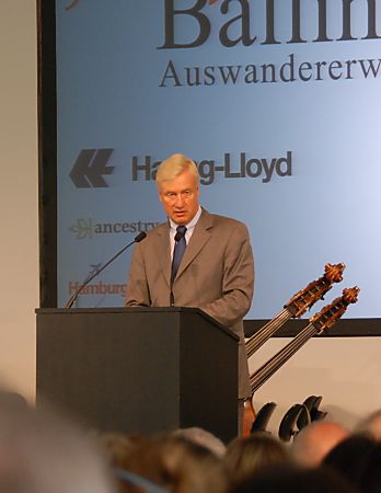 011_15841 - zur Erffnung des BallinStadt Museums am 4. Juli 2007 hlt der Hamburger Brgermeister Olle von Beust eine Rede.