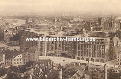 011_15206 - Luftansicht vom Chilehaus - im Vordergrund die historische Bebauung an der Steinstrasse.