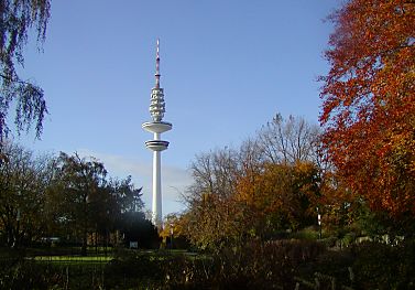 011_14607 - Blick ber das herbstliche Planten un Blomen zum weissen Telemichel