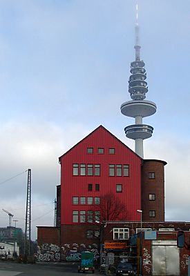 11_14614 - rotes Verwaltungsgebude beim Bahnhof Sternschanze.