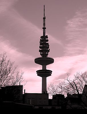 011_14620 - Abend / Sonnenuntergang in Hamburg; Silhouette vom Fernsehturm.  