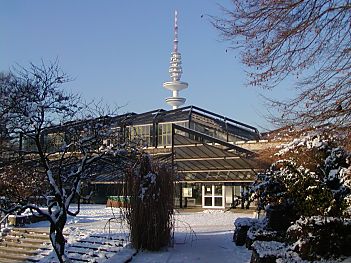 011_14630 - winterliche Tropengewchshuser im Alten Botanischen in den Wallanlagen / Planten un Blomen vor dem Telemichel.