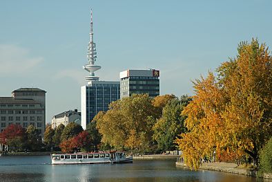 011_14644 - Herbst an der Binnenalster; in der  Bildmitte die Hochhuser an der Esplanade. 